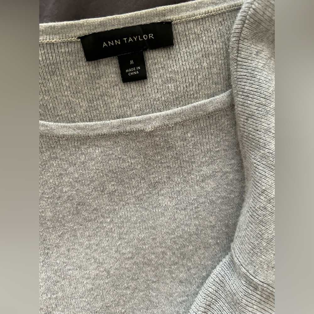 Ann Taylor gray sweater with puffy sleeves - Picture 3 of 4